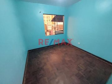 Casa De 2 Pisos, Jardín Y Ambientes Súper Funcionales