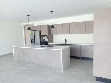 DEPARTAMENTO LUXURY EN CUMBAYA