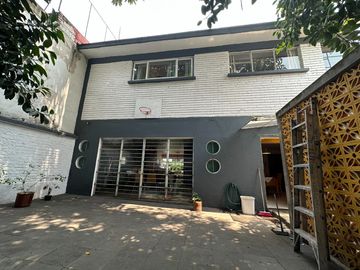 Preciosa Casa en Venta en La Colonia Periodista.