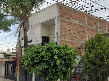 CASA CON BALCON EN GUADALAJARA