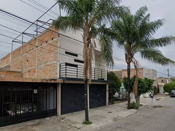 CASA CON BALCON EN GUADALAJARA