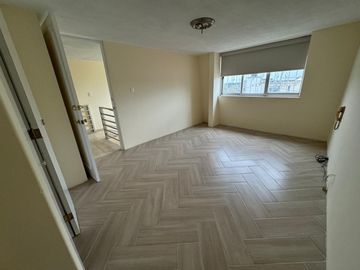 CASA BIEN UBICADA EN FRACCIONAMIENTO LOMAS ALTAS, TOLUCA, 4 RECAMARAS