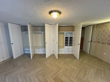 CASA BIEN UBICADA EN FRACCIONAMIENTO LOMAS ALTAS, TOLUCA, 4 RECAMARAS