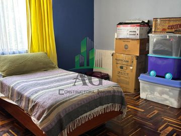 VENDO HERMOSA CASA DE 3 PISOS, DE 309 M2 CON 7 DORMITORIOS, 6 BAÑOS, JACUZI, JARDINES, COCHERA PARA 2 CARROS, AREA DE PARRILLAS, ZONA DE VISITAS