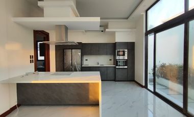 For Sale 5 Bedroom Corner House with Pool in Alabang West, Las Piñas City