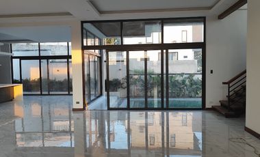 For Sale 5 Bedroom Corner House with Pool in Alabang West, Las Piñas City