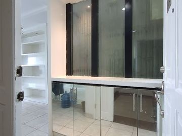 Apartemen French Walk Lyon Garden Lt 35, 2+1BR fullyfurnished bagus siap pakai