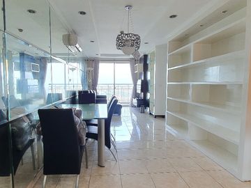 Apartemen French Walk Lyon Garden Lt 35, 2+1BR fullyfurnished bagus siap pakai