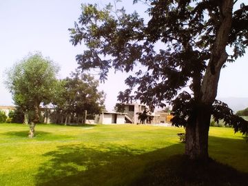 Vendo terreno con casa de estreno, picina y todos los servicios, puerta a calle , vivienda o eventos