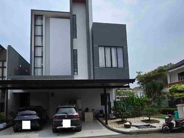 Rumah Hoek bagus siap huni lokasi strategis di Grand Wisata