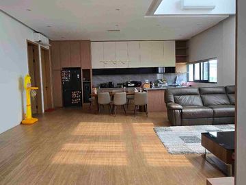 Rumah Hoek bagus siap huni lokasi strategis di Grand Wisata