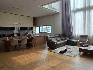 Rumah Hoek bagus siap huni lokasi strategis di Grand Wisata