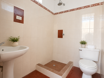 ¡TU CASA PROPIA EN PARCONA! Casa de 1 Piso con Amplio Patio Posterior – 101 m²