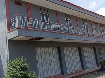 Rumah kantor 7 kamar tidur 2 gudang lokasi strategis Indramayu