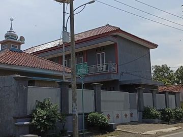 Rumah kantor 7 kamar tidur 2 gudang lokasi strategis Indramayu