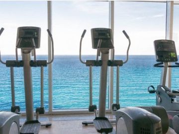 Departamento con jacuzzi privado frente al mar en Lahia Cancun