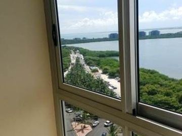 Departamento con jacuzzi privado frente al mar en Lahia Cancun