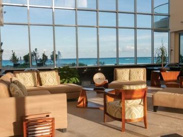 Departamento con jacuzzi privado frente al mar en Lahia Cancun