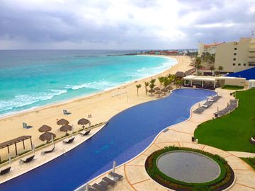 Departamento con jacuzzi privado frente al mar en Lahia Cancun