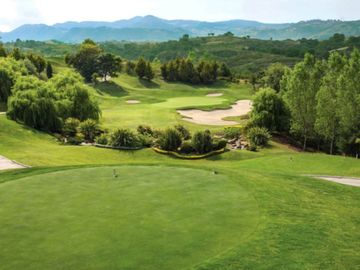 Macrolote comercial 18,190 m2 en residencial con campo de golf