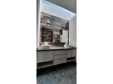 Casa En Venta En Lomas De Agelopolis III