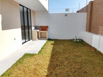 Casa En Venta En Lomas De Agelopolis III