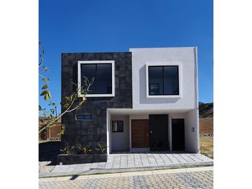 Casa En Venta En Lomas De Agelopolis III