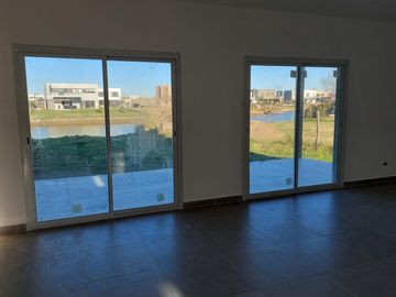 Casa al Lago en venta en El Canton!