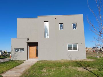 Casa al Lago en venta en El Canton!