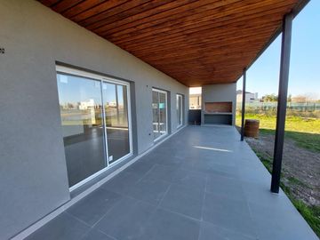 Casa al Lago en venta en El Canton!