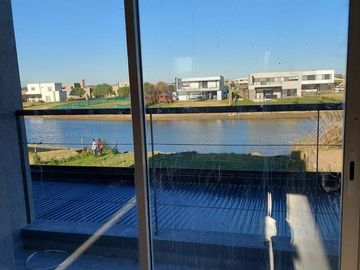Casa al Lago en venta en El Canton!