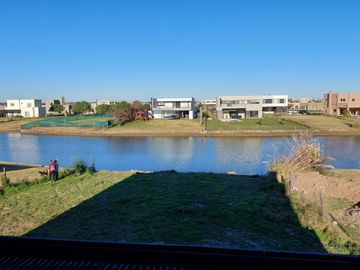 Casa al Lago en venta en El Canton!