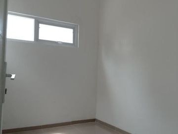 Rumah modern dp murah di dekat jalan raya