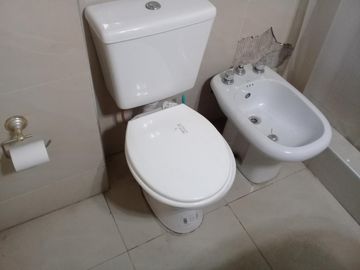 CASADE 3 AMBIENTES EN PLANTA ALTA,ENTRADA DE AUTO Y FONDO LIBRE.