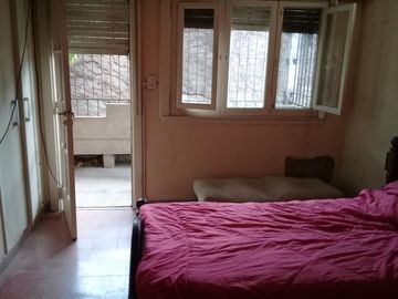 CASADE 3 AMBIENTES EN PLANTA ALTA,ENTRADA DE AUTO Y FONDO LIBRE.
