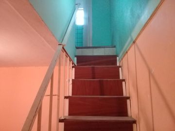 CASADE 3 AMBIENTES EN PLANTA ALTA,ENTRADA DE AUTO Y FONDO LIBRE.