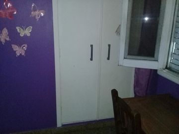 CASADE 3 AMBIENTES EN PLANTA ALTA,ENTRADA DE AUTO Y FONDO LIBRE.