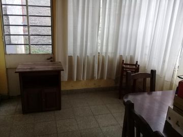 CASADE 3 AMBIENTES EN PLANTA ALTA,ENTRADA DE AUTO Y FONDO LIBRE.