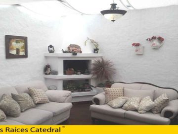 Casa de venta en Ricaurte – código:14019
