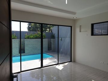 House and Lot for sale in Filinvest Batasan Hills Quezon City