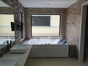 House and Lot for sale in Filinvest Batasan Hills Quezon City