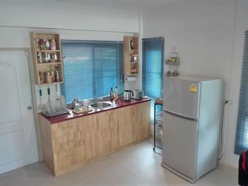 Three Storey Loft Style Townhouse-Soi 94