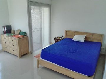 Three Storey Loft Style Townhouse-Soi 94
