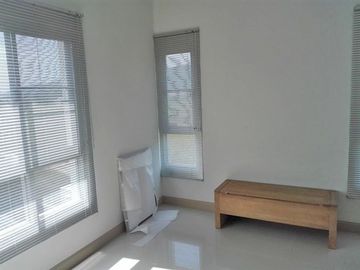 Three Storey Loft Style Townhouse-Soi 94