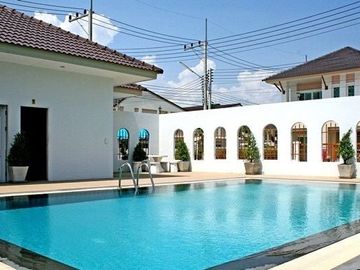 Three Storey Loft Style Townhouse-Soi 94