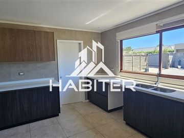 Casa en arriendo de 3 dorm. en Los Angeles