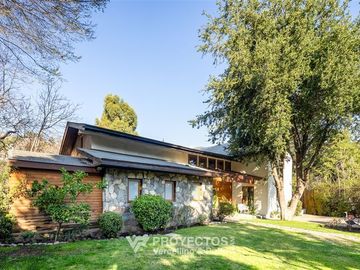 Espectacular casa en El Arrayán con vistas al río