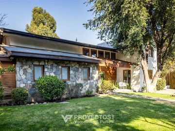 Espectacular casa en El Arrayán con vistas al río