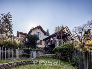 Espectacular casa en El Arrayán con vistas al río