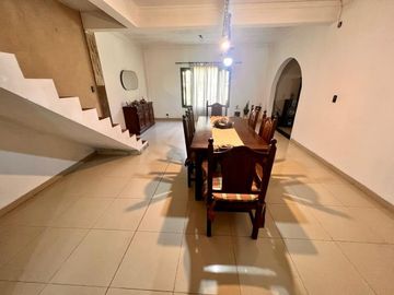 CASA QUINTA EN VENTA EN LOTE DE 3000 M2 - 6 AMBIENTES - ESCUCHA OFERTAS - PILAR